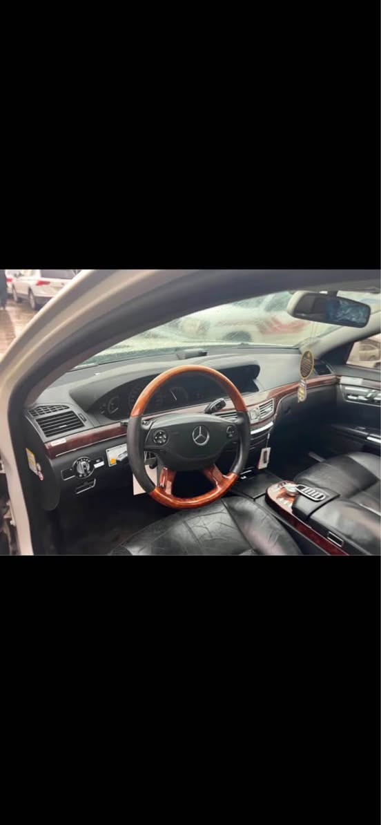 mercedes 2011s500
قەپات مواسەتە دەرگا سەحب و سندوق سەحبە گئرو مەکینە و کارەبای بەشەرت براوەو رەنگ گۆراوی دوبەیە 
داوای ٥٠ گەلاو مەحامەلەی لئ ئەکەم تکایە گەر موشتەری نیت سەری خۆتو منیش مەیەشێنە شوێن قەلادزئ 
ژم.*********** بشدار, السليمانية
