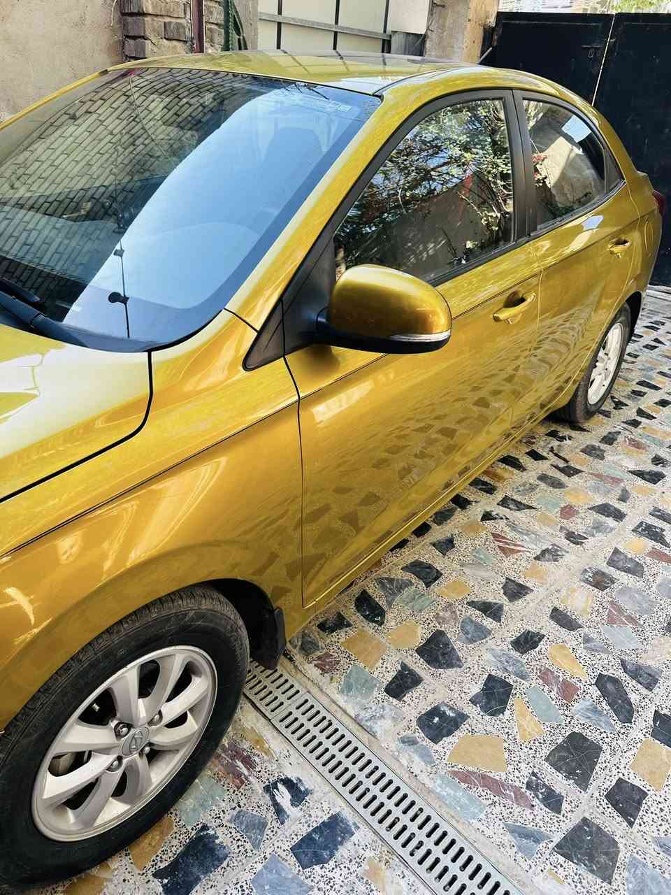 ⭕السلام عليكم

 للبيع 

هونداي رينا خليجي 

موديل 2020

محرك 1400 دوش المرغوب 

السيارة وارد خليجي رقم بغداد بأسمي مشروع وطني 

مكفوله من الحار  والصبغ فقط طخات صغيره راجعة بارد  

گير ومحرك مكفولات 

سيارة عملية واقتصادية 

السيارة لون مميز وفول مواصفات 

شاشة

فتحة سقف

اشاير بالمري 

تحكم ستيرن

تبريد ثلج

السيارة ماشيه 71وقابل للزيادة 

بصمتين بيها 

السيارة تحويل مباشر 

السعر 90$ وبيها مجال بسيط

⭕للاستفسار على الرقم *********** 
العنوان بغداد مدينة الصدر
