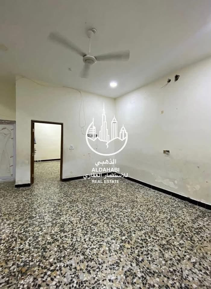 بيت للايجار في الحكيميه 
موقع ممتاز
بناء حديث
نضيف جاهز للسكن
يحتوي على
غرفتين
صاله
استقبال
مطبخ
صحيات
كراج
سعر الايجار 600
للمعلومات اكثر الاتصال على الارقام
او زيارة موقعنا 
البصره _ شارع عام حي الزهراء _ قرب مستشفى النفط 
***********
الذهبي للاستثمار العقاري
مجاز قانونياً
