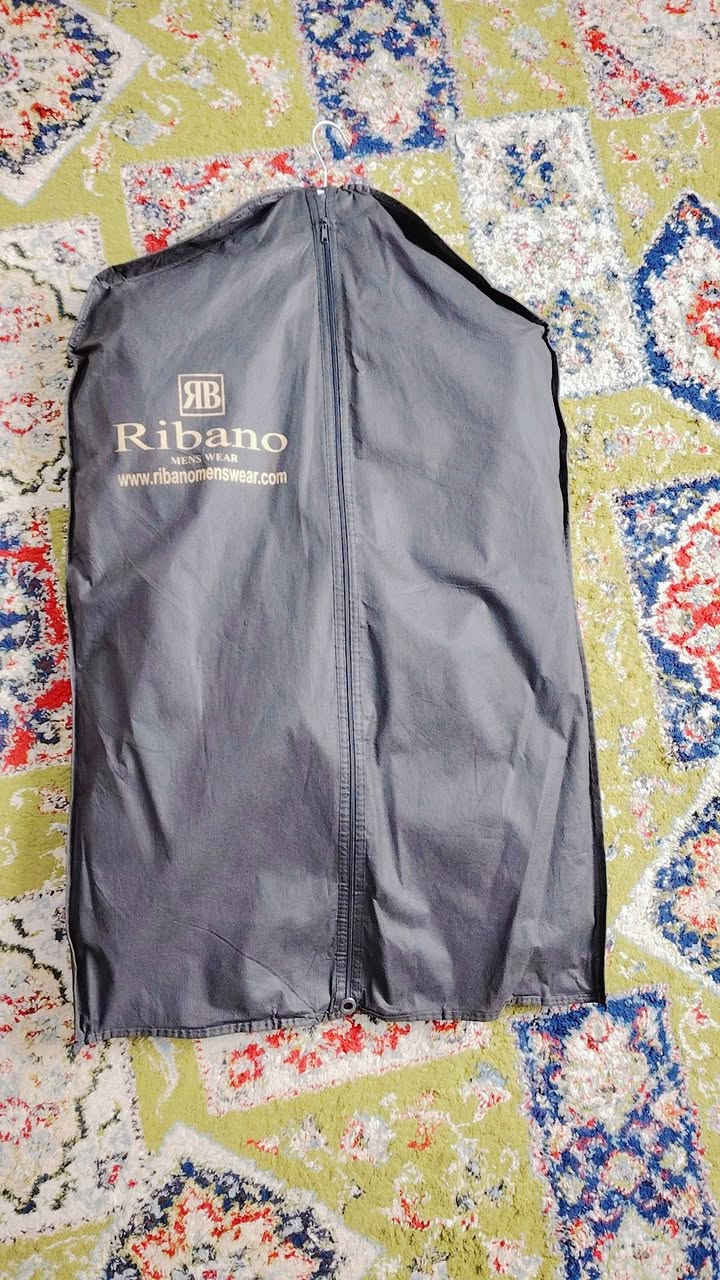 سلام عليكم بدله رسمي ملبوسه لبسه وحده نضيفه هواي سبب البيع صغيره عل مقاسي حت الترانشوز  حشاكم وياها ماخذه 130 الف  بيش تفيدك خابرني ***********🤙 مكاني جسرر الضلوعيه
