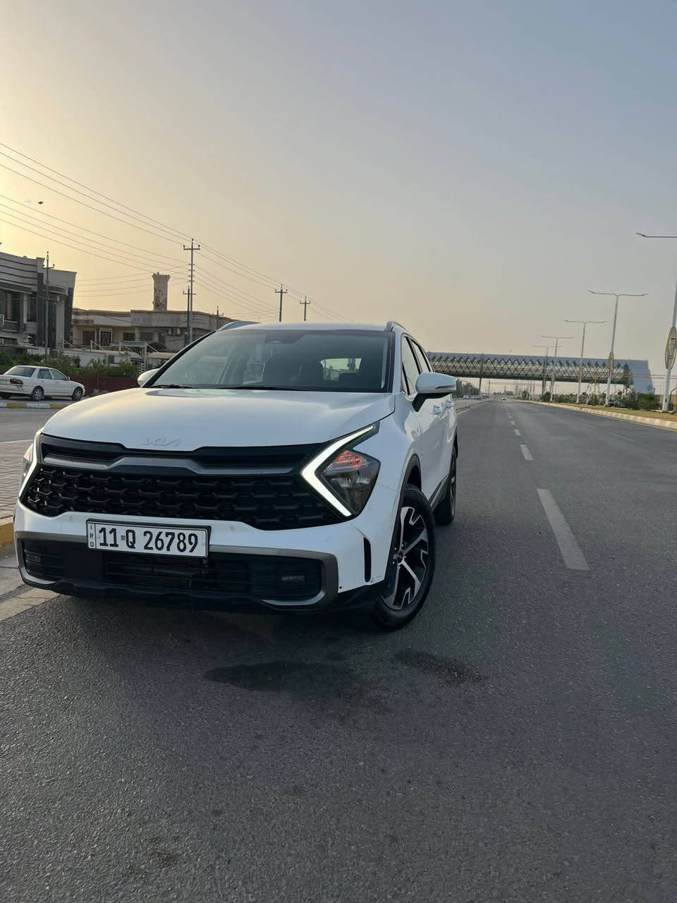 كيا سبورتاج إكس-برو (Kia Sportage X-Pro) الفئة المخصصة للطرق الوعرة،  مع وضعيات قيادة مخصصة. تميز بهيكلها الرياضي

نوع المحرك: 4 أسطوانات سعة 1600 لتر (توين تيربو ).القوة: 187 حصاناً. عزم الدوران: 243 نيوتن متر 

ناقل الحركة: أوتوماتيكي من 8 سرعات.

نظام الدفع: دفع رباعي قياسي (AWD) مع نظام قفل 

عجلات رياضية (ويل)  قياس 17 بوصة.

مصابيح أمامية وخلفية مميزة بتقنية LED.

نظام تعليق مرتفع ومعزز لتحمل الطرق الوعرة والغير معبدة.

مقاعد من الجلد الصناعي الفاخر مع إمكانية التدفئة والتهوية.

مقاعد أمامية قابلة للتعديل كهربائياً مع دعم للقطنية.

شاشات عرض مزدوجة متصلة (لوحة العدادات ونظام الترفيه).

دعم كامل لتطبيقات الهاتف الذكي عبر أبل كاربلاي (Apple CarPlay) وأندرويد أوتو (Android Auto).

شحن لاسلكي للهواتف ونظام صوتي فاخر (مثل Harman Kardon).

نظام إضاءة محيطية ونظام تكييف هواء أوتوماتيكي ثنائي المناطق. 

كاميرات محيطية بزاوية 360 درجة لسهولة الركن والمناورة.

نظام التحذير من النقطة العمياء وتجنب الاصطدام الخلفي.

مساعد البقاء في المسار ونظام تثبيت السرعة التكيفي.

نظام الفرملة التلقائية في حالات الطوارئ مع 

كيا سبورتاج إكس-برو (Kia Sportage X-Pro) الفئة المخصصة للطرق الوعرة،  مع وضعيات قيادة مخصصة. تميز بهيكلها الرياضي*********** اومراوس بكورلاشرط هايبرد السعر190وبيها مجال

كيا سبورتاج إكس-برو (Kia Sportage X-Pro) الفئة المخصصة للطرق الوعرة،  مع وضعيات قيادة مخصصة. تميز بهيكلها الرياضي الفلوجة, الأنبار
