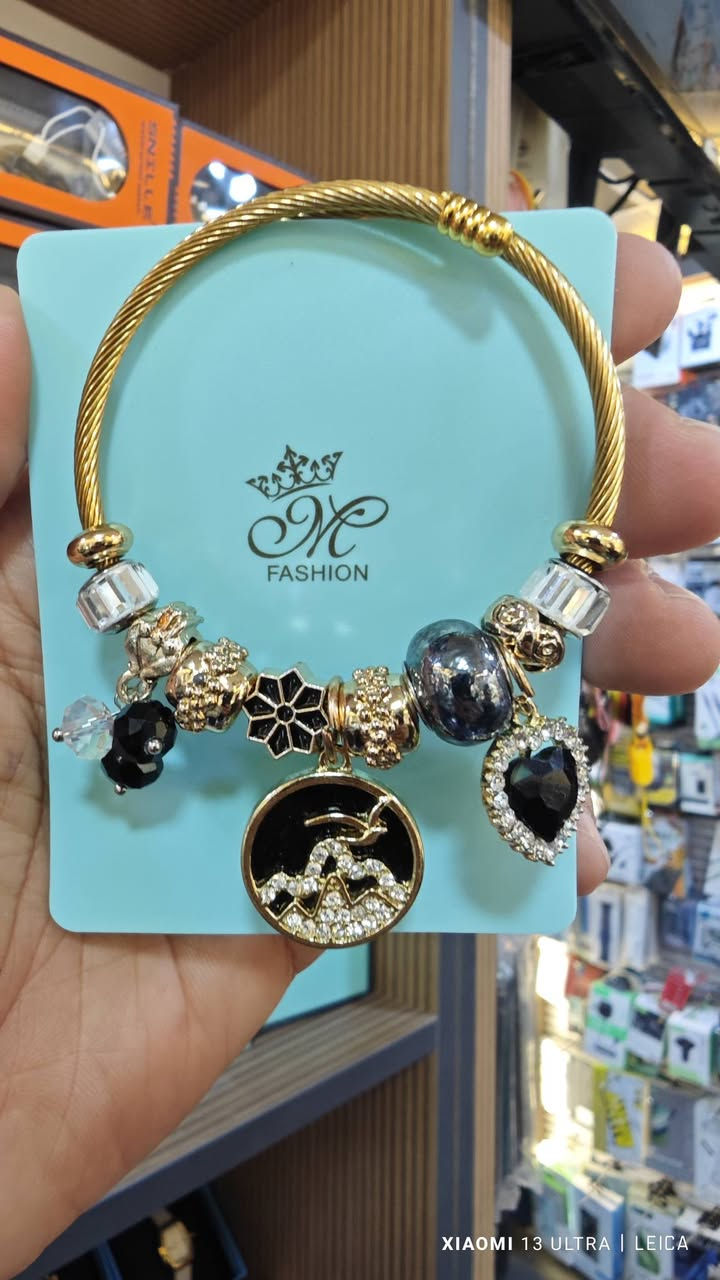 سوار مرتب ونازك
سعر 5 الاف فقط 
مكتب وسام فون


**إذا كنت صاحب هذا الإعلان وتريد حذفه لأي سبب، رجاءا أرسل رسالة إلى الدعم الفني**