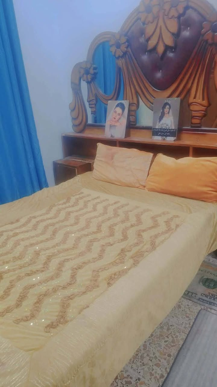 سلام عليكم غرفه نوم للبيع سعر ٣٥٠
***********
