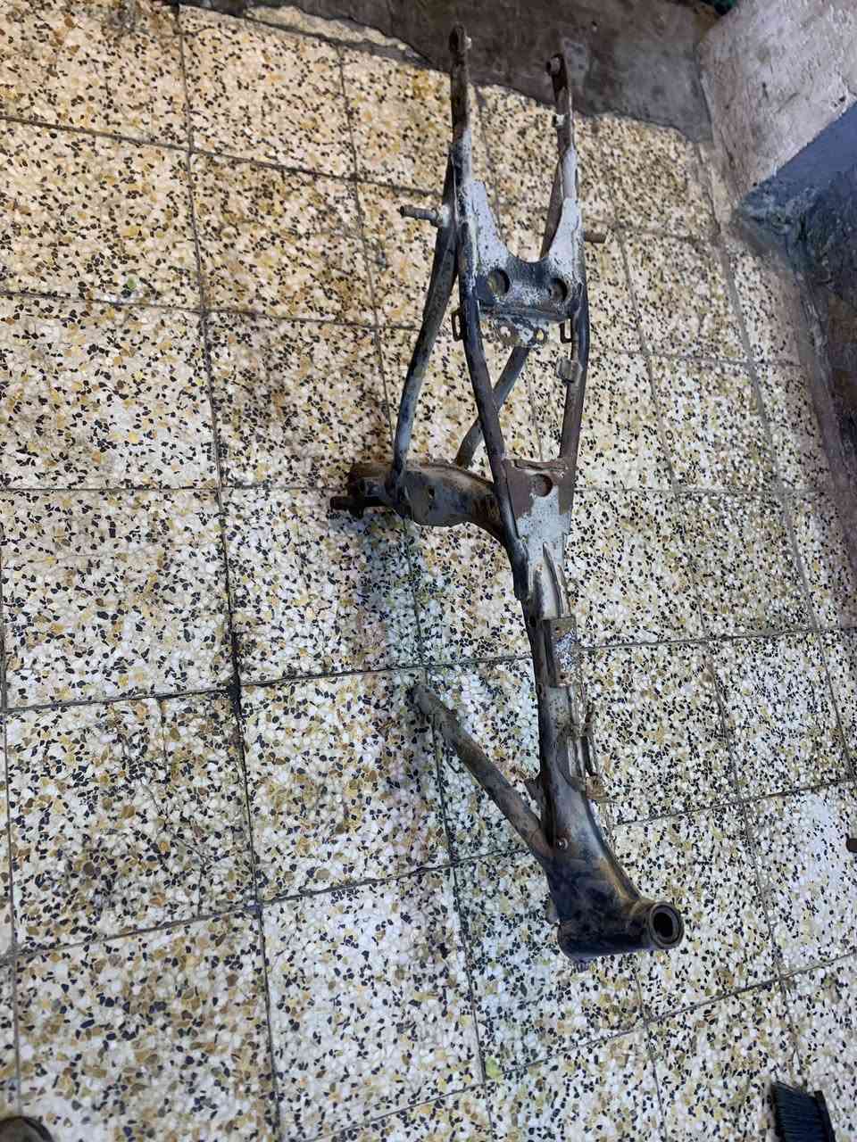 سلام عليكم شاصي البيع نضيف عوزه بس صبغ سعره 60 وبي مجال مكان بصره  المعقل***********
