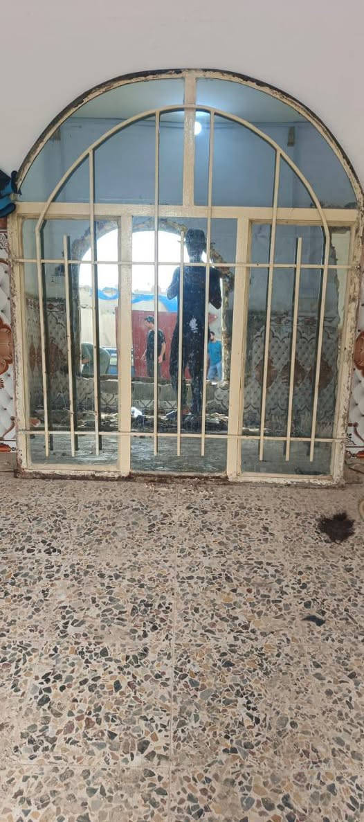 السلام عليكم بيبان و شبابيك مستعملات مال تفليش أنضاف 
كلش وشيلمانات أنضاف الشيلمان بلجيكي  والشراي بي خير ودلل ***********
