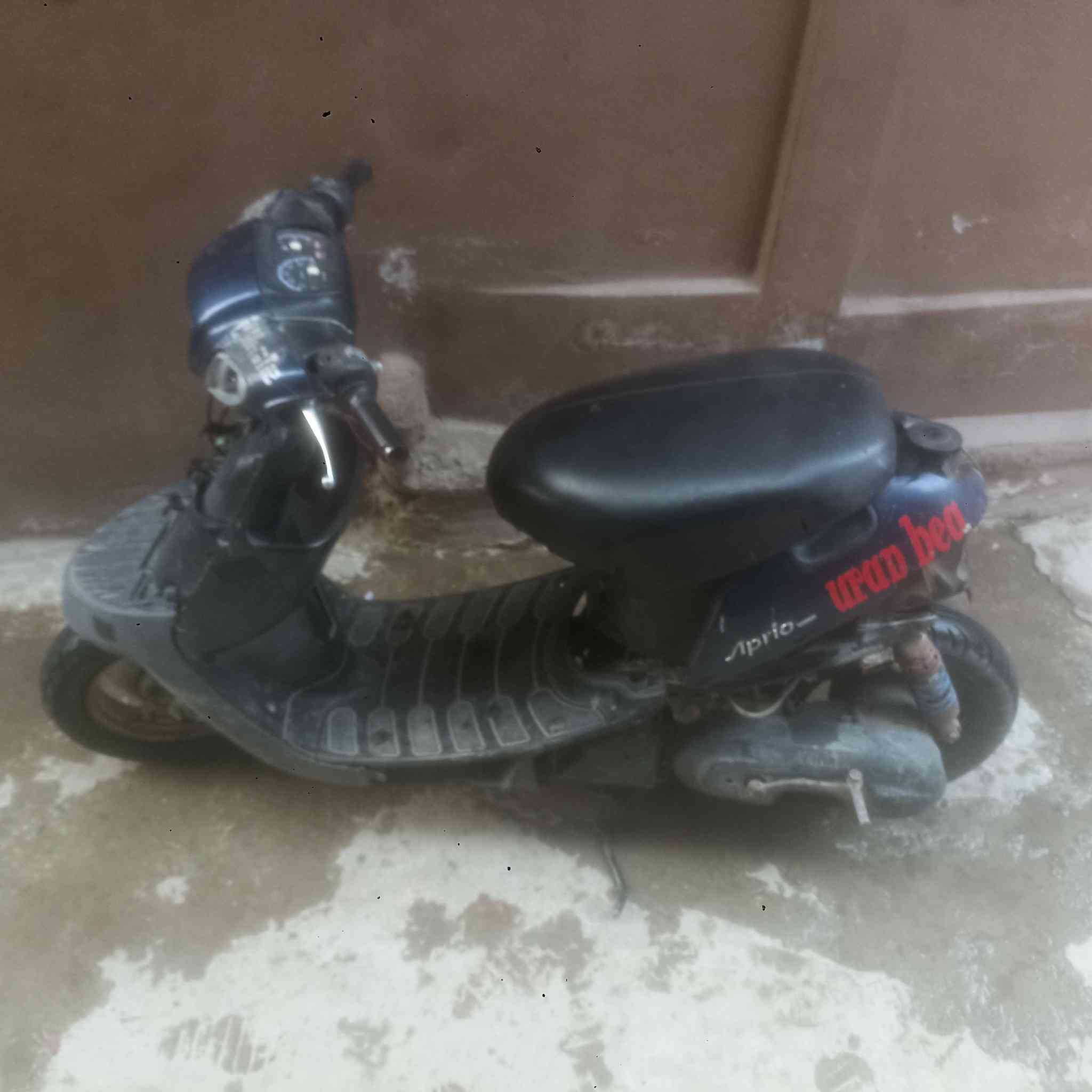 ماطور بوتين للبيع السعر 150بي مجال بسيط مكان موصل باب جديد شرط اخرس تحريكه هذا رقمي   وتساب بس ارد ***********
