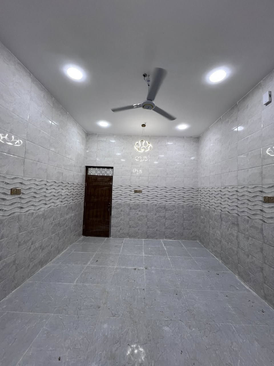 الجودة التي تستحقها، بالضمان الذي تطمئن له!
مستمرون بالعروض التسويقيه العقارية .
#يتوفر دار سكن 🏠 بتميز يختلف عن غيره .
يمتاز بمساحة 225م /🔐 #تستلم دارك عند المكاتبة
ملك صرف زراعي عراقي نموذج 25
وكالة . مكاتبة . نسخة من الطابو . تقابل المالك الأرض .
📍 إبي الخصيب - كوت ثويني - قرب الصيدلية .
الدار جاهز للمشتري ان شاء الله ✨
البائع يتعهد بكافة الضمانات والرسميات .
#يحتوي :: كراج واسع . مجمع صحيات خارجي .حديقة
( مدخل كلدور . مدخل أستقبال . مدخل مطبخ )
أستقبال . كلدور . مطبخ واسع . صالة نساء خاصة .
موزع غرف منام . مناور عدد 2 . غرفتين منام . درج .
غرفتين منام قياس كل غرفة ( 5 * 4 ) .
البيبان أخشاب #تفصال بيبان الحديد #تفصال .
#الدار قرب مركز مدينة البصرة .
ويقرب من سايدين الخارج طريق ( إبي الخصيب - فاو )
#السعر_المطلوب :: 130 مليون قابل للتفاوض.
#للأستفسار :: ***********
