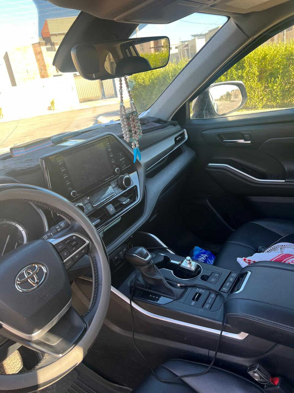 السلام عليكم
للبيع تويوتا هايلندر موديل 22
ماشيه 97
اربيل باسمي 
فول مواصفات vip
ضرر قطعتين بدون دواخل
صور الضرر مرفقة 
السعر 317 وبيها مجال 
للاستفسار***********
***********
