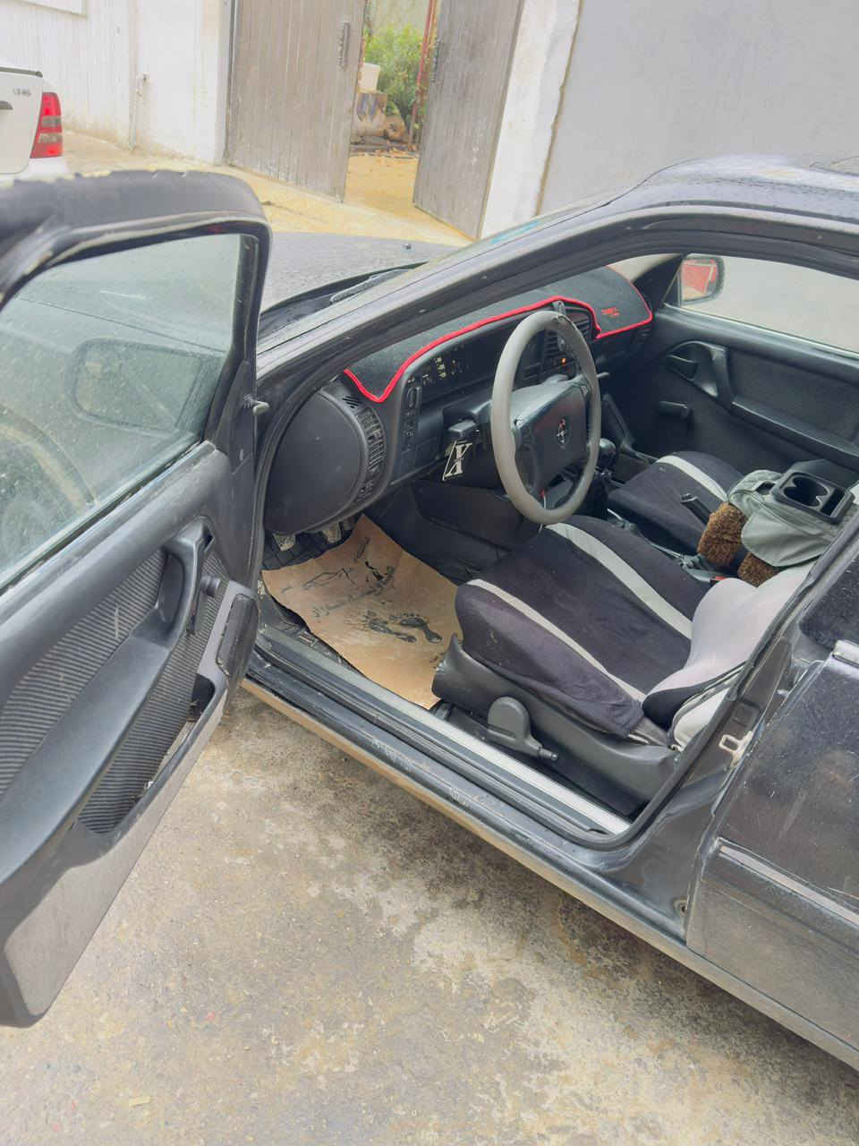 اوميكا موديل 1993 محرك 20 كير عادي محرك كير شرط فول بدون صبغ بيها هاي الضربه بلصوره وبدون داخل السكف جارد رقم جديد سنويه لل2030 هزه بعد ماساقطه 
سستم سماعات + شاشاه دواخل وايرمنيه كلها شغاله كيجات كلها شرط اي جطل ماكو فيت بم بلادي خارجي سياره مال بيت تايرات جديده طخم جديد جعمقه ستيرن جديده ربل كوبلن كلهم جدد مال كصه شرط ترايك 200 شرط 
مكاني موصل حي المثنى

***********
