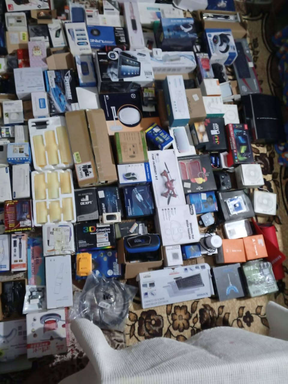 شلعة الكتروني تحسب أكثر من130 قطعة
كله شغال بضاعة خير من الله من غير  كارتون منزلي ما صورته متروس ترس 

من غير يوجد قطع غير مصورة مثل كاربلي وداتا شو و براكيت . 

ويوجد أحذية أيضا و العاب 6 قطعة كله جديد .

يوجد فديو خاص .  

اعلى سعر ابيع ....


**إذا كنت صاحب هذا الإعلان وتريد حذفه لأي سبب، رجاءا أرسل رسالة إلى الدعم الفني**