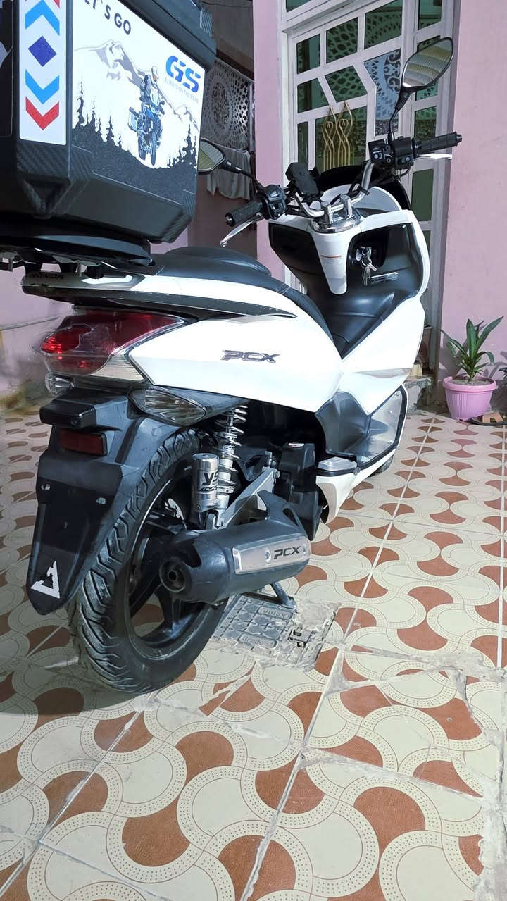 دراجه pcx موديل 2016 كفاله من كلشي كلها بلاد
عداد المسافه ٣٧
كامله مثل ما بصورة تجي شوفها 
كفرات محرك بلاد 
مكانها بعقوبه دور الزراعه 
سعر 13.5
***********
