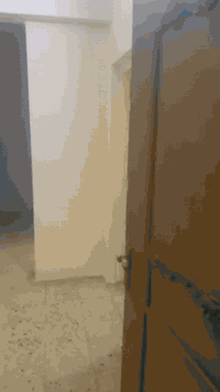 شقه للأجار طلاب عمال طابق اول غرفتين ٥٠٠ الأعظمية شارع سهام للتواصل ***********
