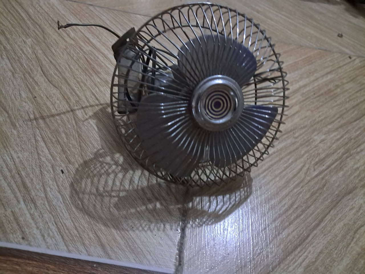 للبيع
قمجي اكلج جديد سايبا 10الف 
........
تخم براغي اربع تايرات سايبا 10الف
.......
بنكة تشتغل على جداحة  10الف
مكانهن بغداد *********** بس واتساب
