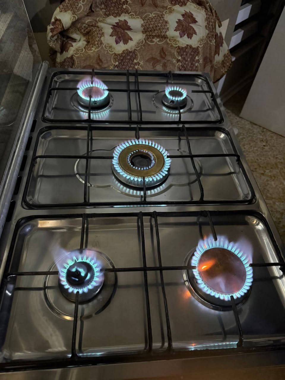 طباخ للبيع نضيف مستعمل قليل ***********
