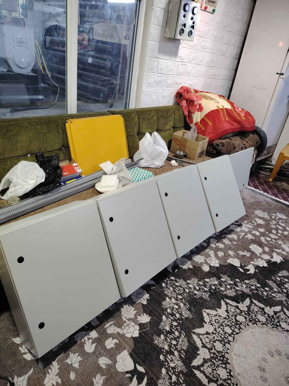 بوردات اليريد حنا حاضرين شغل مرتب رقم الهاتف ***********
