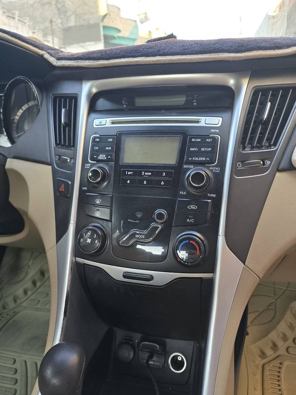 سوناتا
سوناتا ٢٠١١ خليجي 

سيارة جاهزة 
صدر جديد
 تايرات تخم جديد
 رقم انكليزي 
تبريد قطعتين 
مكينة 2400 دوش 

مكان السيارة بغداد 
السعر 107
***********
