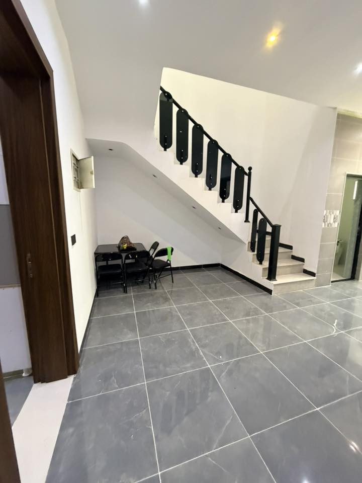 150 متر بيت 
زراعي سند 25 
جديد غير مستخدم 
مؤثث
طابقين 
4 غرف نوم 
3 حمامات 
طابوق
رفت 
نظام كامرات 
ديكورات 
ماء + كهرباء + مولد 

ناحية الرشيد 
محمودية 
خلف مجمع الطرق والجسور
يبعد عن الشارع العام 300 متر 

للبيع 
للاستفسار التواصل 
***********
