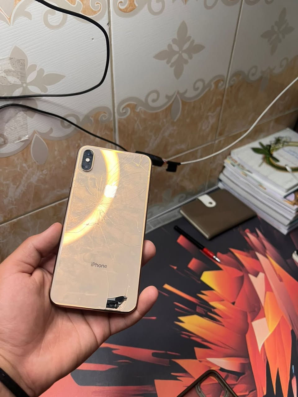 ايفون اكس ماكس 256  بطاريته78 نضافه90% فقط ضهر مفطر و السماعه الفوك متشتغل البقيه كله شغال فيس ايدي كامرات كله شغال مكاني بغداد حي الجامعه ***********
