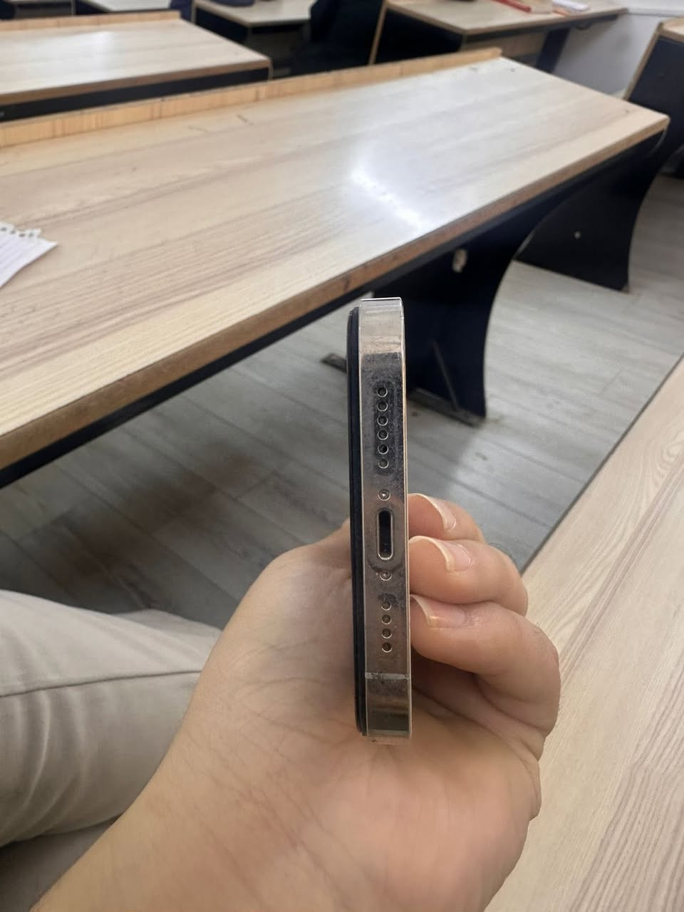 ايفون 12 برو ماكس بطاريه 81 رايده ب 550 وبي مجال ***********
