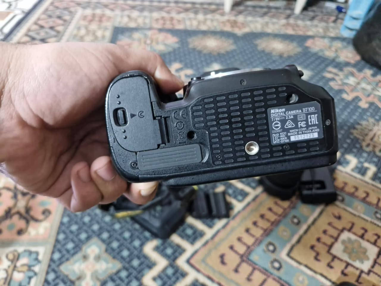 سلام عليكم كامره نيكون 7100 جديده ابمعنا الكلمه ملحقاتها بطاريتين وشاحنه وكراب مكاني ديوانيه ويوجد توصيل لكل المحافضات ***********
