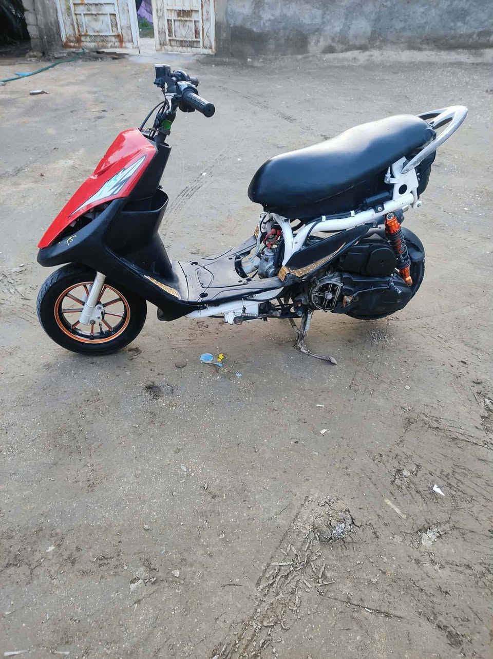 سلام عليكم
ماكس عدله حربي البيع بوشه بلادي 49
شغاله كلشي مابيه دراجه خير من الله 
س 450وبيه مجال
***********نتصال
