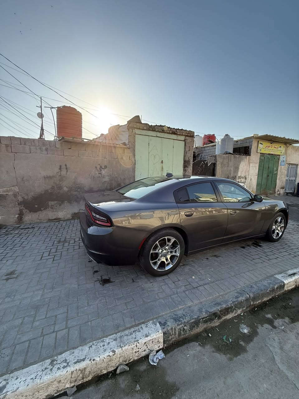 سلام عليكم جارجر 2017 
مكينه 3600  حادث من امريكا بنيد وجاملغ معدلات بارد شوف العين وبيها بارد بلحاف مال جاملغ الخلفي فقط بقيه السياره كفاله كير ومكينه خير من الله سياره نص فول حلوه وجاهزه 
سياره استعمال شخصي ما مشتغله خط ابد السياره ابسمي سنويه 
لل 2031 ولهزه نفس الشي رقمها اربيل 
سعر السياره 195 وبيها مجال قليل حك جيه الرقم
(***********) ابو عباس
