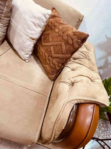 تخم تركي ١٠مقعد مخزن سرير نضيف جدآ 
ثقيل قماش وتر بروف ضد المي 
مستعجيلن على البيع الاستفسار 
الاتصال على الرقم ***********
