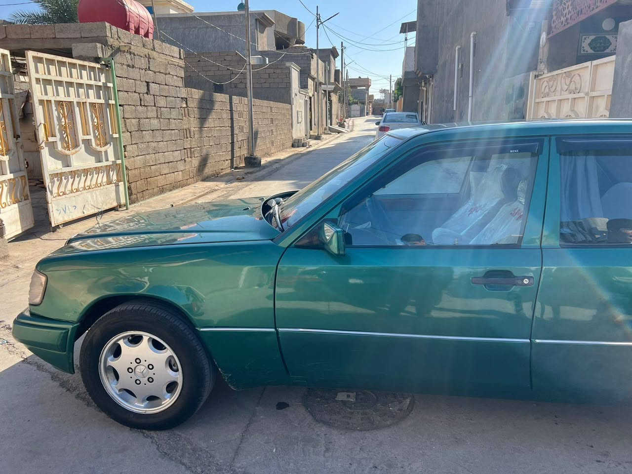 سلام عليكم مارسدس دب للبيع موديل 1990 بدون ضرر قواعد دبلات بلاد كير ومكينه جديد تبريد شغال سنويه جديد 2028 السعر 65 وبيهه مجال العنوان ديالى جلولاء رقم ***********
