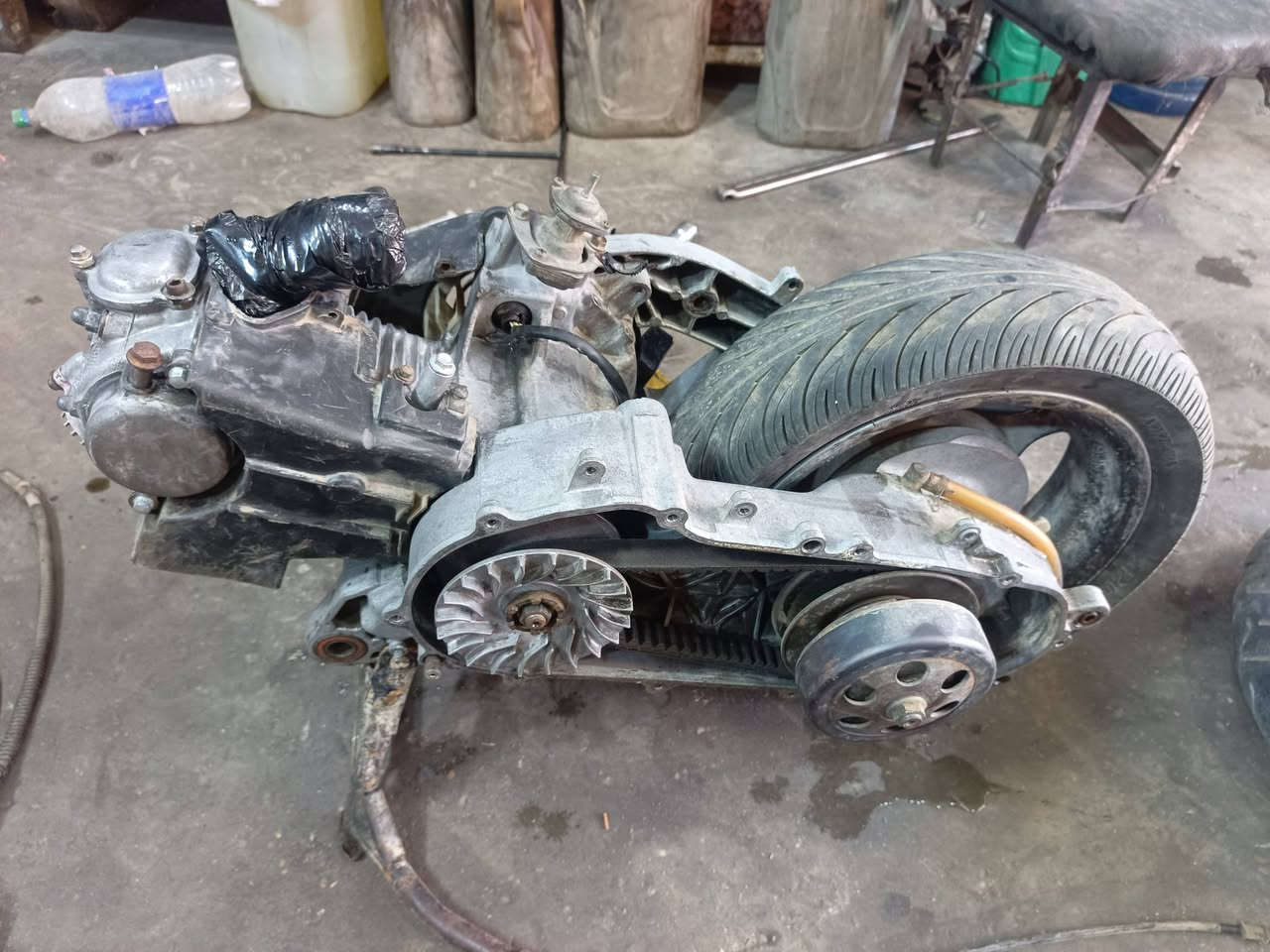 سلام عليكم محرك سكنس تجفيت جديد ٥٨ بعدة مامشتغل جيب وشد مكان بغداد قريب على مرور الحسينية*********** السعر ١٧٥ محرك كامل
