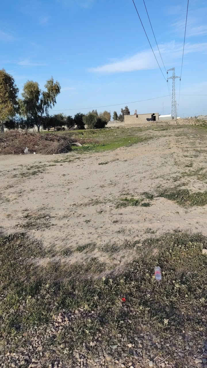 السلام عليكم  قطعة ارض محلات مساحتها واجه عالشارع 10 متر ونازل 15 موقعها مقابل معرض  سلوان الراوي  للاستفسار ***********
