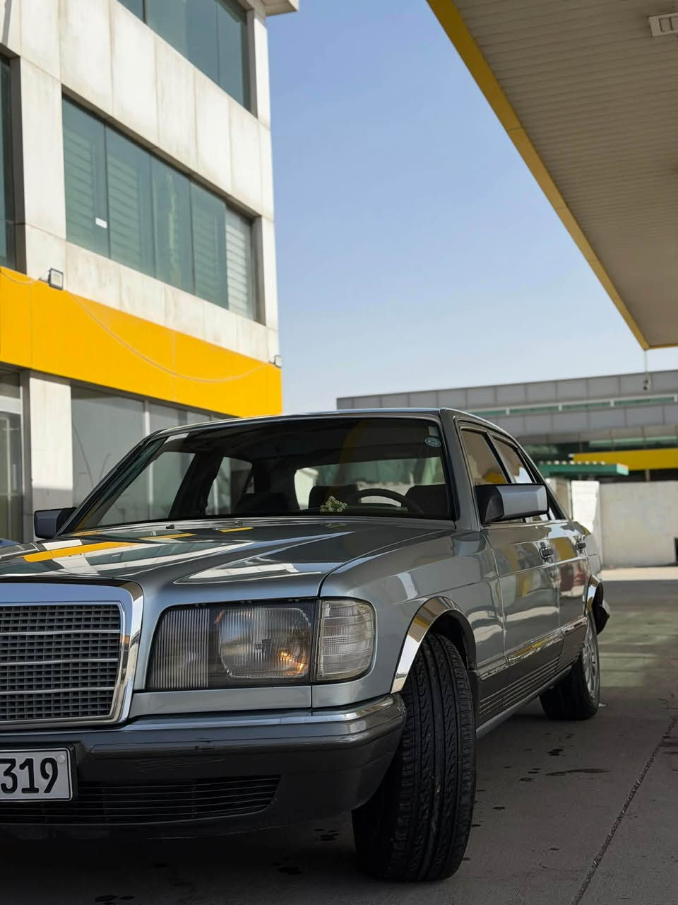 مارسیدز بێنز کلاسیک 280SE مۆدێل ١٩٨٢ عام لۆ جوانی لێدرانی گەورەی نیە برانەوەی نیە تازە داخیل بوە رەقەم و سەنەوی نوێ کوشن کارەبای گێر تۆماتیک مەکینە و گێر بەشەرت  زۆر جوان و خاوێن مایتەوە  *********** واتساب ڤایبەر أربيل, العراق
