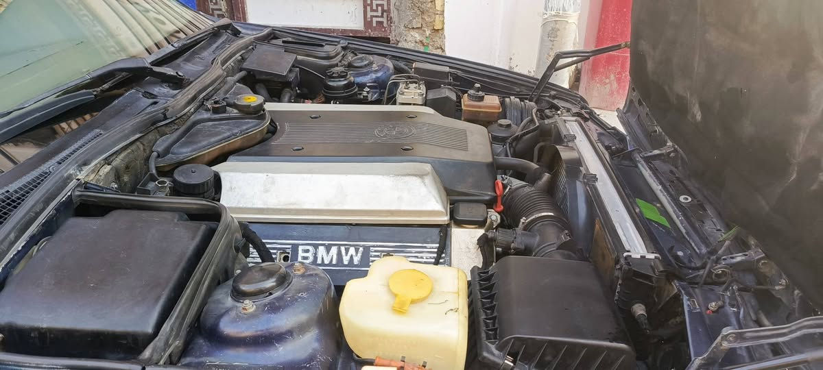 سلام عليكم
‏ BMW 530i 
اصل V8 
موديل 1993
رقم بغداد الانكليزي
السياره جاهزه معمره بالكامل 
كير مكينه حداديه خير من الله 
تخم تايرات جدد
ويل M
دعاميات M
لايتات دخاني صلايب 
بك لايت وسكنات اصلي حاويه 
غرفه جلد جديده 
السيارة ناصبه وكاعده للاخير
واحله من الصور بهواي 
مكان السياره بغداد
السعر : 80 وبيه مجال 
للاستفسار : ‭***********
