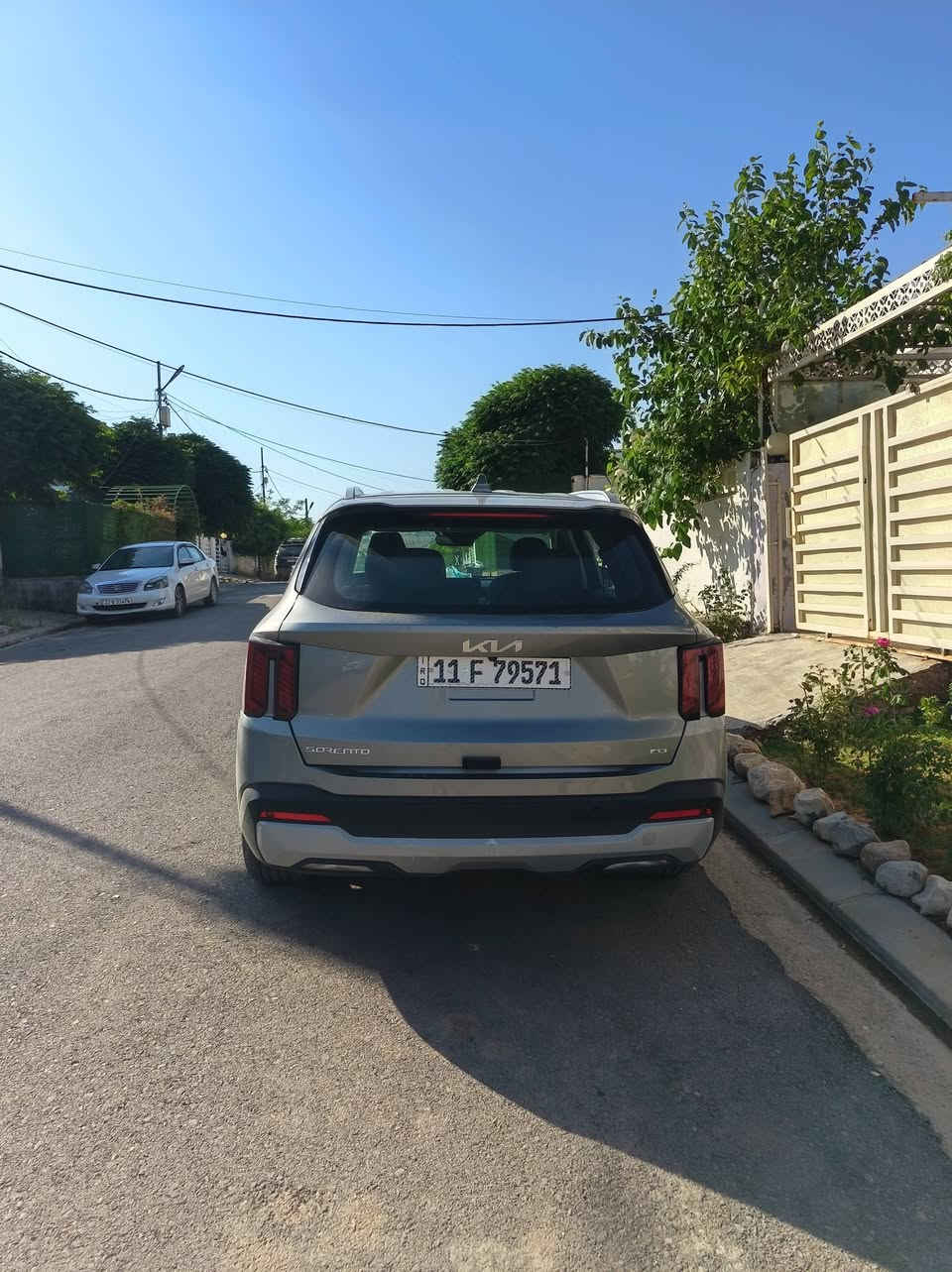 كيا سورنتو 2024 وارد امريكي شكل 25
بيع او مراوس 
4 سلندر هايبرد 1600 تيربو 
يعني التفويله 850 تمشيك
حادث سرقة راجعه نفس قطع سياره بس 3 قطع بيهن كلير اجن بدون صبغ سياره
⛔️بصمة تشغل وابواب وتشغيل عن بعد 
⛔️لايت 4 عدسات 
⛔️شاشة كبيرة 
⛔️كامرة خلفية 
⛔️حساسات خلفية 
⛔️سبعة راكب 
⛔️كشنات جلد 
⛔️كشنات تدفئة 
⛔️ كشنات كهرباء 
⛔️كامره بل اشاره 
⛔️قيادة ذاتية (حسب خطوط الشارع تقود وحدها) 
⛔️تحديد مسار 
⛔️كروس كونترول 
⛔️رادارات 4 امامية خلفية ومحيطية 
⛔️وضعيات قيادة سبورت ، نورمل ، وايكو 
⛔️سايدبريك كهربائي (بصمة) 
⛔️ اوتو هولد 
⛔️كير ماوس 
⛔️تحكم ستيرن كامل
⛔️التفويلة تمشيك 850 كيلو
⛔️كراسي جلد
⛔️مري شفط
⛔️صندوك كهرباء 
شادلها ويل 20 مال خليجي + اطار مخصص لسيارات كهرباء يعني هم بي نسبه من اقتصاد بلبانزين يقلل 2% من صرف بانزين 
بعد بيها موصفات هواي  سياره جديده خير من الله  حدايه جديده سياره اي نقص مابيها
السياره طالعه من مزاد قبل 7 اشهر ماشيه 11 الف كيلو حاليا مبدل بيها عينه ماشيه 122
[مكفوله لغود وشواصي ] 
بغداد الغزاليه 
السعر 20 وبيها مجال بسيط 
***********
