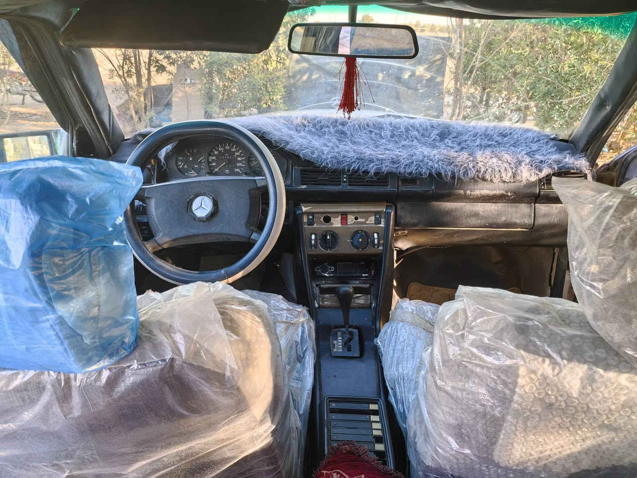 السلام عليكم .🇩🇪 مرسيدس دب 🇩🇪 موديل 1⃣9⃣8️⃣7️⃣ 
محور ياباني مكينه vvT 2500 ✅
تخم تاير جديد  + تخم ويل مميز بلادي 🥇⭐
كهربائيات شغاله + لايت زنون ثلجي 🔦
تحويل ثاني يوم مشروع وطني  🚥♻️✅ 

سيارة حلوة وسعرها مناسب شرط تطلع ترايل وين ميعجبك 
السعر ،  29 روقه فقط بيع مستعجل 🔥 
العنوان النجف حي النداء 
***********
