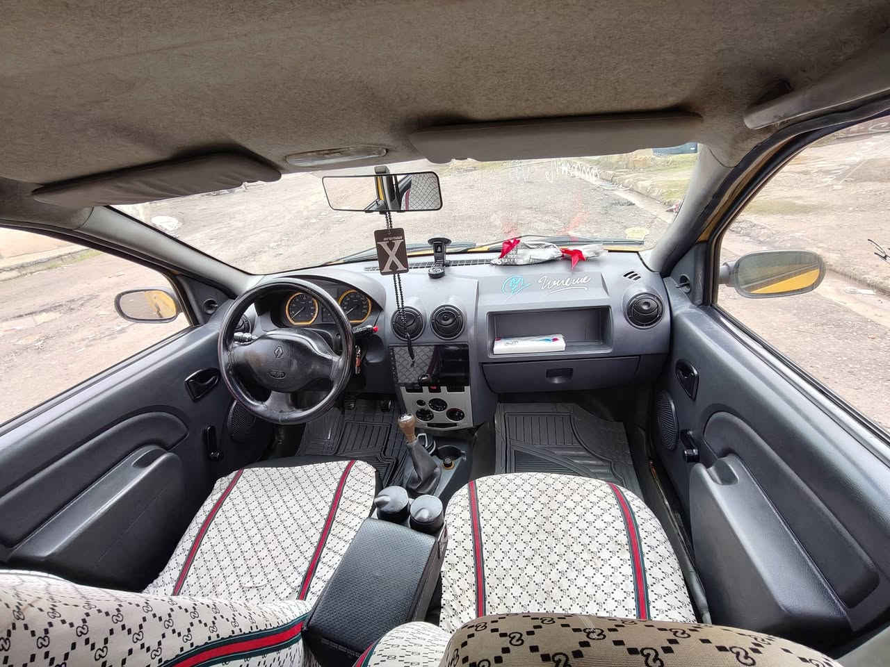 ابيع نقد بس.. رينو لوكان فرنسي..2010 كير شرط مكينة شرط كاربون موجود رقم بغداد انكليزي بسمي اني الشرعي شرط الوكالة والتحويل مشروع وطني بدون ضرر بدون صبغ بدون معجون مابيها خيسان شرط سياره بلادية ما ملعوب بيها شرط كلهة طخم تايرة جديده استيرن طخم جديده سياره جديده ابلادية جهازة كبل عل شارع.وين ما يعجبك روح جيك. السعر40وبيها مجال ***********.. ابيع نقد
