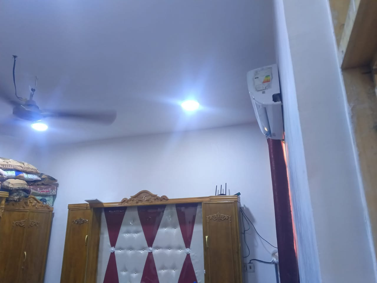 بيت للبيع مساحة 100 طابو زراعي سند 25 صار شهر من كامل  تاجيه نادر ثالثه قرب الروائي شارع ابو حمد يتكون من غرفه مطبخ ستقبال 
بناء طابوق او صب يكفي لعائله صغيرا بناء غربي دراجه اولا بورسلين ارضيه جدار البيت كله سيراميك ماعدا الغرفه طارمه كاشي درج خارجي// سعر ٤٠ مجال بصيط/// اضافه الكاونتر معه البيت يسلم وغراض الحمام كله ويا // رقم *********** المو شراي لا ايراسل اترجاكم شكراً
