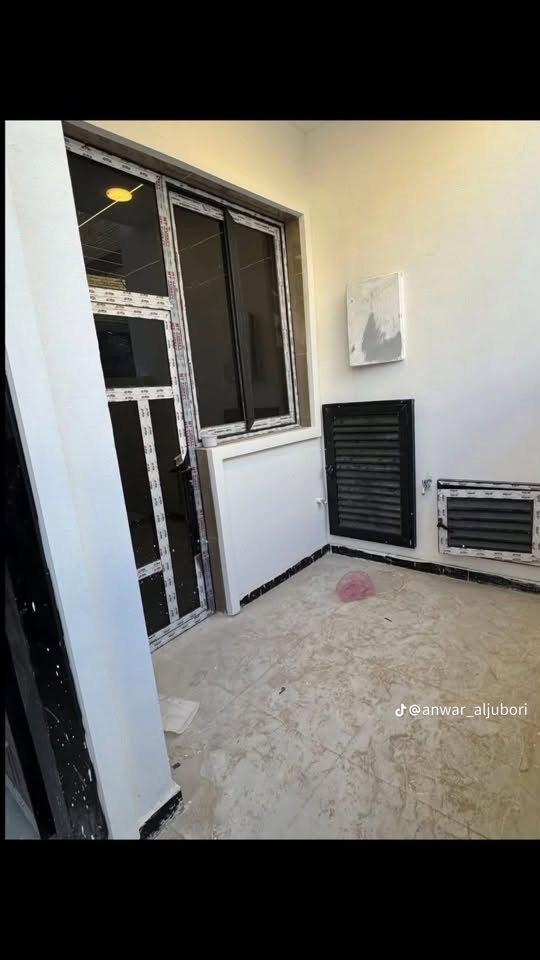 بيت للايجار في منطقة الهورة قرب قطر الندى المساحة 100 م طابق ارضي يحتوي 2 غرف نوم فقط وهول ومطبخ سعر الايجار 300 الف 
رقم الهاتف ‭***********‬
