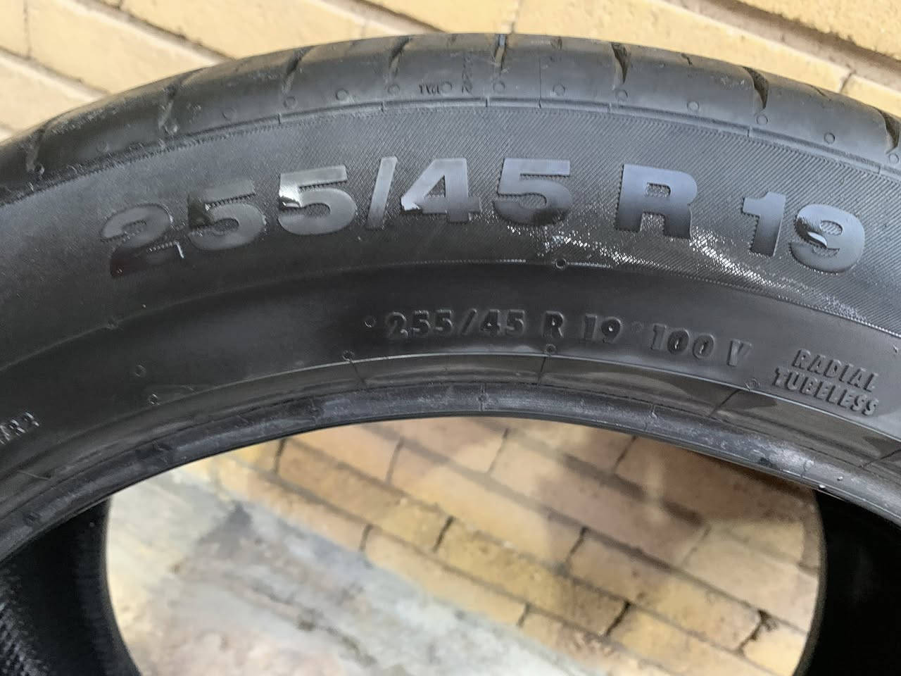 اطار مستعمل باله
قياس 255/45/19
انتاج نهاية ٢٠١٩ يعني ٢٠٢٠
بغداد حي الجامعة 
الي يفيده يخلي سعره


**إذا كنت صاحب هذا الإعلان وتريد حذفه لأي سبب، رجاءا أرسل رسالة إلى الدعم الفني**