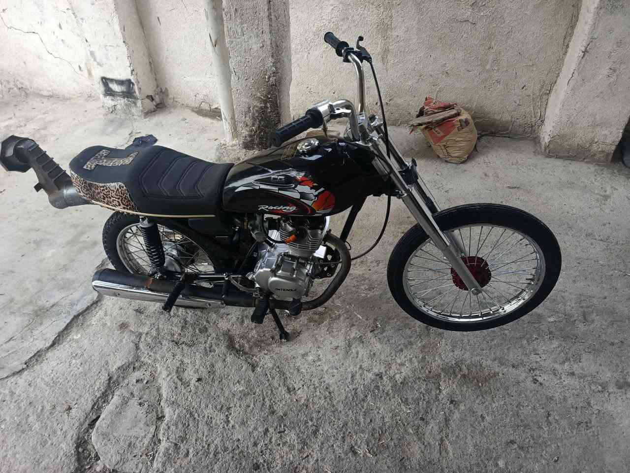 يا الله سلام عليكم دراجه 4 كير الشاصي مديل12 وهيه غراضها كلها مديل26 دراجه ايراني الاصلي اوراق باسمي الما يعرف بل ايراني ليجي اني معمرها ب٩٠٠ بس اريد ابيع مال مستعجل السعر 750 الدراجه مكفوله من الشخط الصالنصه ام البوق الدراجه مرعبه واحلى من الصور بعد تجي وشوف بعينك مكاني كربلاء رقم الهاتف ‏‪***********‬‏
