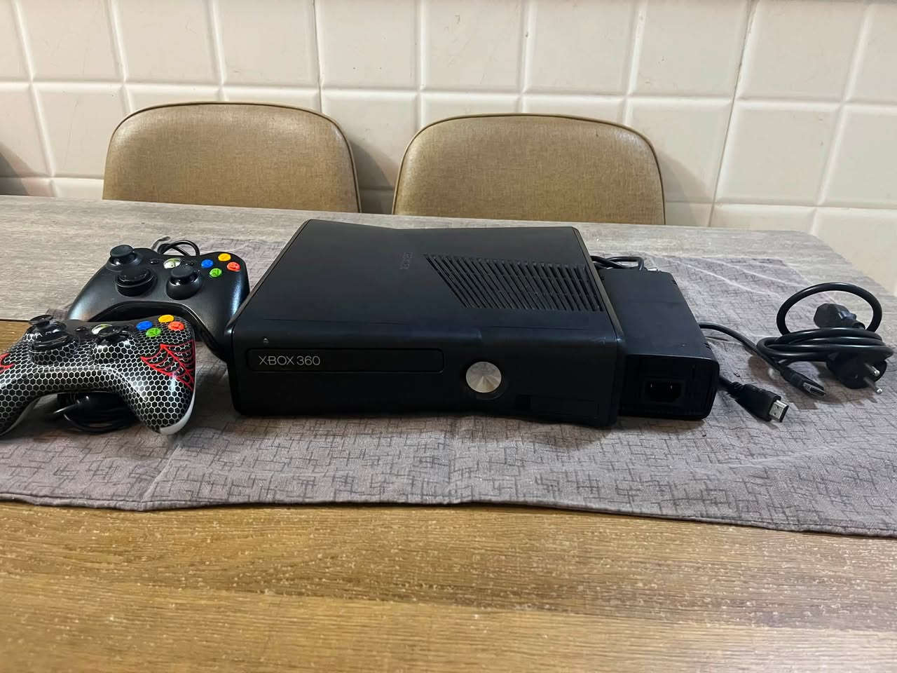 السلام عليكم اخوان👋
XBOX360 250gb🎰
الجهاز بي مكتبه العاب عملاقه بي قرابه 141 لعبه 😎
و من ضمنهة عناوين حلو مثل GTA5 و كلف ديوتي بكل اجزائه و سنايبر اليت و ماين كرافت و فيفه و بيس و هواي العاب قويه و هيلو و فورزه يعني كلهن عناوين حلوه يعني الجهاز بي العاب متخلص✅
يجي ويا الجهاز يدات 2 واير بس اصليات و وحده منهن باندل و اليدات ثنينهن جديدات و كلشي ما بيهن و الجهاز كلش نضيف و نضامه سريع و التهكير مالته حديث يعني ابد ميعلك ولا  بي اي مشكله و اي لعبه تريد تضيفهة تاخذ الهارد ال اي ابو بليات ينزلك العبه ب 1000 دينار يعني العابه رخيصه و يجي ويا المحول مالته الاصلي و يجي ويا كيبل HDMI و الجهاز ما بي اي مشكله و يخبل تاخذ ع فحص 😎
مكاني بغداد الدوره 📍
السعر 135 💸
للستفسار اكثر تفضلو خلص او اتصلو على الرقم📞
***********
اخوان الرقم بي واتساب و رجاً بس الشراي يخابر و الي مو عاجبه السعر اكو نفس الجهاز ب ٥٠ بس كل جهاز و نضافته اسف على الاطاله و شكراً🌸
