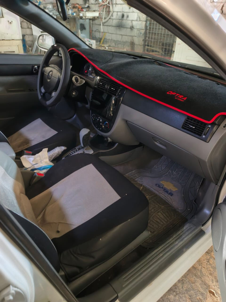 السلام عليكم اوبترا رقم جديد هزه جديده موديل 2010بدون صبغ بدون ضرر تبريد تدفئة شغال طخم جديد غير متواجد عل فيس سعر اتصال عل رقم ***********
