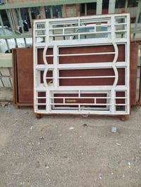 دەرگا پەنجەرە ئاسن نرخی هەردوکیان 90 هەزارە  کەمتر نابێت/07710100596