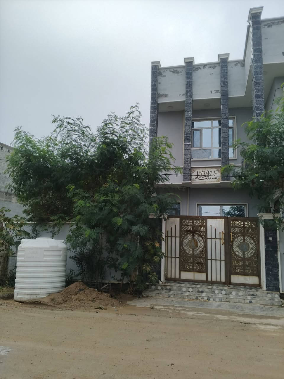 للبيع منزل مساحته 230متر واجهه 14مترخدمات كامله ***********
