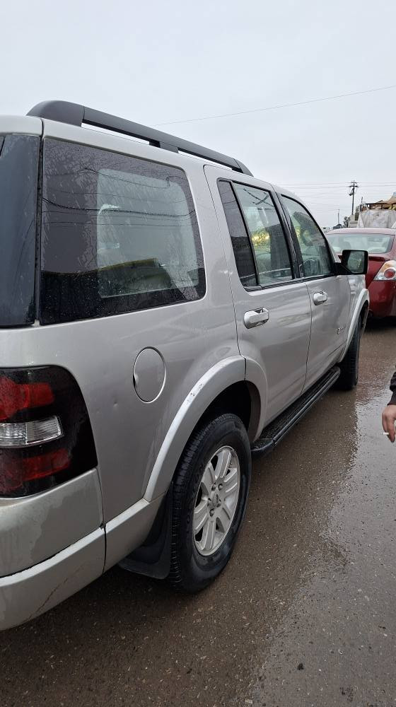 فۆرد اێکس پلۆرەر 2007  
بیلادی سێ مەقتەع
کوشن کارەبا
ناو زەرد
دەبڵ اکسل
تەبرید مەرکەزی
فولە بەس صلایت نیە 
دووپارچەی بوجکی هەیە بێ ناو گرتن پشت و پێش کەپسە  سعری 95 و مەجال 
رەقەم خاوەنی :-  *********** أربيل, العراق
