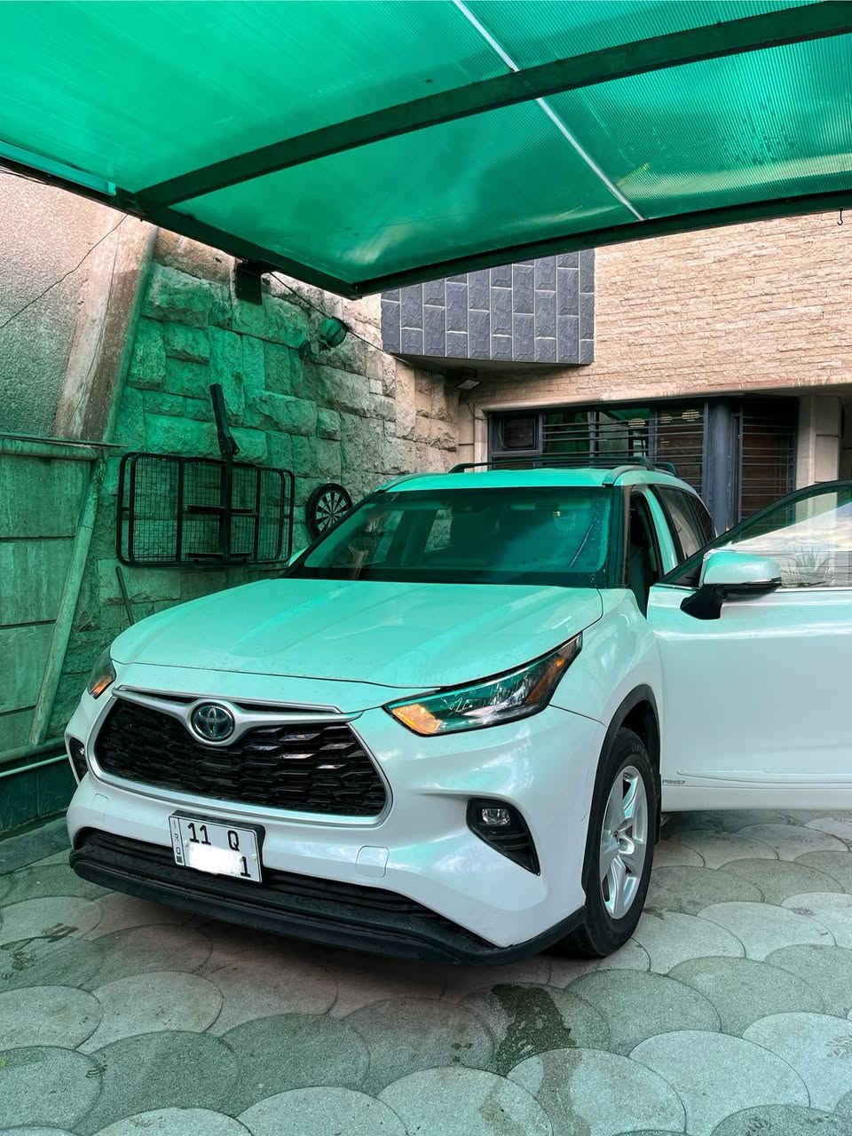 تويوتا هايلندر 2023 هايبرد  AWD LE مواصفات ال LE المعروفه كشن كهرباء وصندوق كهرباء ورادارات رقمها بغداد ومكانها بغداد ماشيه 27 الف كيلو جديده السياره للاستفسار ***********
