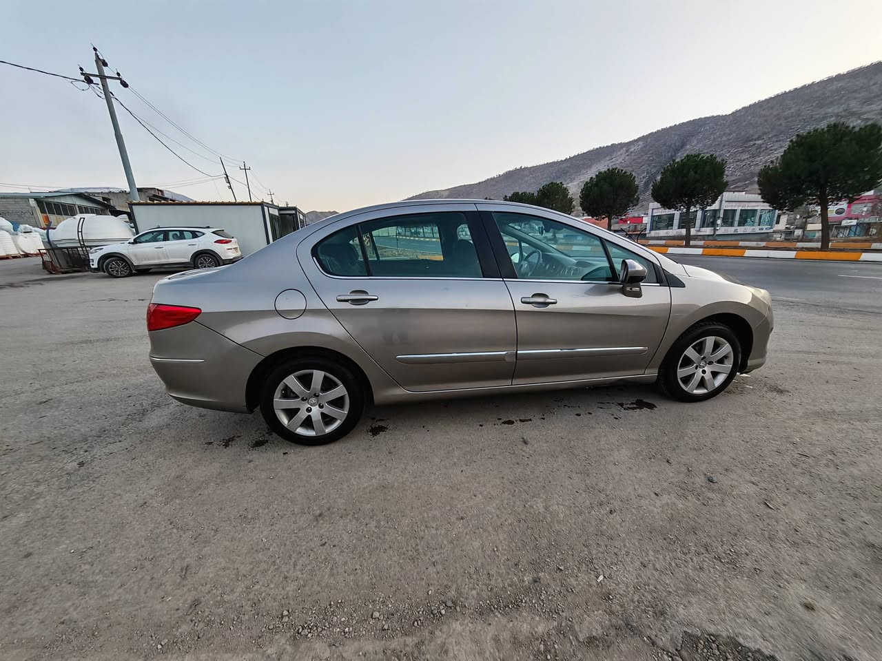 بیجۆ 408 مۆدیل 2012 گێڕتۆماتیک ڕەقەم هەولێر بەشەرتی گێڕو مەکینە و تبرید ساردو گەرم سەقف سلاید و تبرید مەرکەزی بەناوی خۆمە سەنەوی نوێیە بێ بۆیاغە یەک تۆز ساردی هەیە كامل لەسەر شەریکەیە 160 هەزار ڕۆیشتوە
نرخ 77 مەجال
شوێن سۆران
بیجو 408 مودیل 2012 الکیر اوتوماتیك رقم اربیل  بدون صبغ شرط تحويل سیارە بسمی شرط مكينة و الكير ماشية 160000 تبريد  مركزي سلايد 
مكان قضاء سوران
سعر 77 بها مجال 
***********
***********
