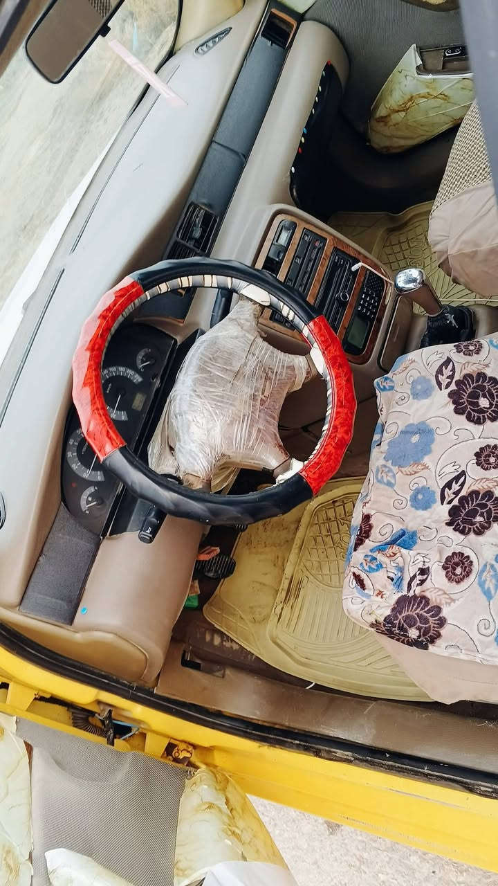 سلام عليكم لبيع سمند 2010 رقم ذي قار تحويل مباشر كير مكينه مكفولات حداديه جديده جامه جديده سياره ماناقصه شي ضربه قويه مابيه فقط مبدل جاملغ امامي سياره حلوه مال جناي  عليه هيئه 3 ورقات  ينزلن من سعر يعني صافي وبيه23 مجال غرامات مصفره مكاني واسط الاحرار *********** /***********
