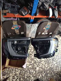 مصباح أمامي LED يسار  ويمين أصلي لسيارة GMC Acadia التواصل   077497700...