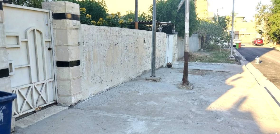السلام عليكم
دار للبيع في شارع فلسطين حي الادريسي قريب من ساحة بيروت جدااا مساحة البيت 325م واجهة 10م نزال 32.5م يباع كقطعة ارض كامل او تقطيع لنصفين الشارع مبلط جديد وعرض 10متر والرصيف 4 متر ويحتوي على مشتمل بناء جديد البيع مباشر مع صاحب العقار بدون دلالية
للاستفسار
***********
