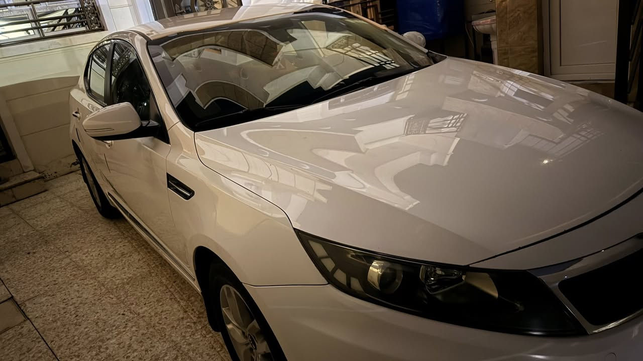 السلام عليكم
اوبتيما 2011 خليجي 
كير محرك صدر كهربائيات كلها تمام
مكينة 2000 سيارة حلوة ومرتبة وجاهزة كل نقص مابيها
صبغ باب السائق ومباوگ وياه الباب الخلفي والجاملغ الامامي وبيها مكانين صغيرات بيهن صبغ بسيط والباقي كلها بلاد
مكاني بغداد ابي غريب 
السعر 118 
***********
